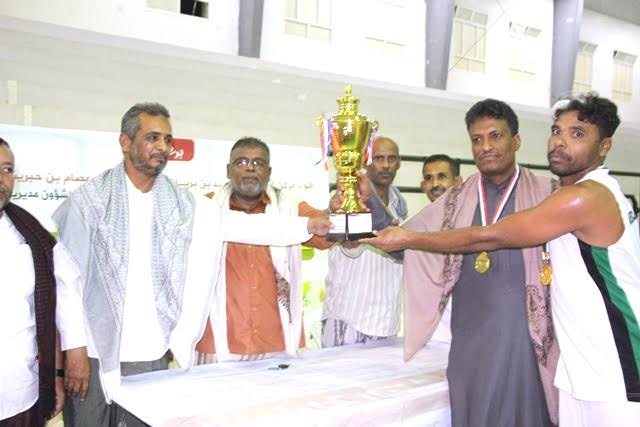 في نهائي مثير البرق يتوّج بكأس بطولة كرة السلة الرمضانية لأندية وادي حضرموت