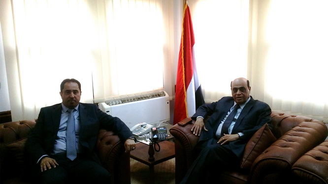 الوزير نايف البكري يزور مندوبية اليمن في الجامعة العربية بالقاهرة
