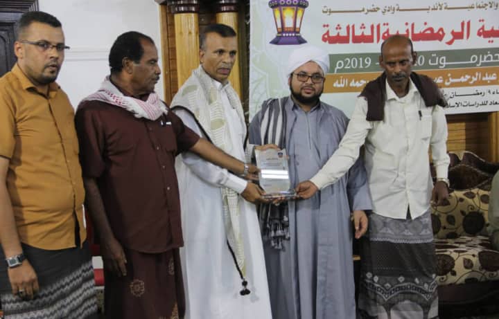 نادي سلام الغرفه يكرم الاعلامي الرياضي  الكبير محمد بن عبدات