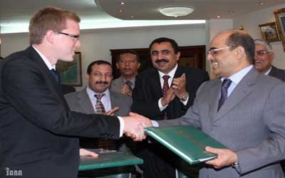 النفط توقع مع شركة بريطانية اتفاقية اعداد السياسات الخاصة بالبيئة 