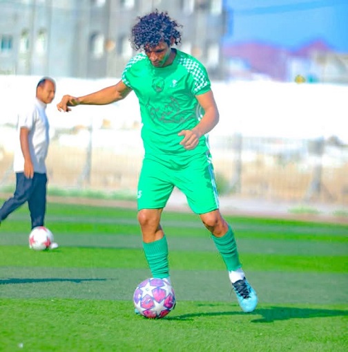 نادي المكلا يجدد تعاقده مع المدافع نادر عبدالله