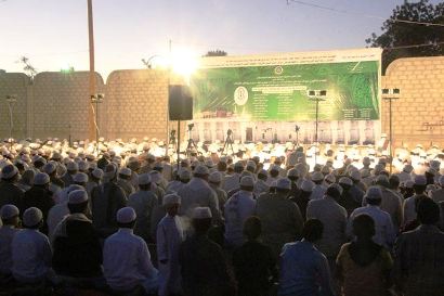 فيما يدشن رباط العلم الشريف بسيئون فعاليات حولية الإمام الحبشي لعام 1438م سيئون تشهد أكبر مجلس تجمع للاحتفال بالمولد النبوي بساقية زاوية أنيسة