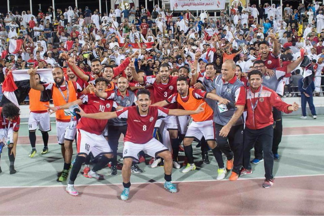 اثناء لقائهم بمستمعي اذاعة سيئون  : نجوم منتخبنا الوطني يتحدثون عن انجاز التاهل الاسيوي 