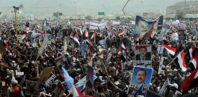 خروج ملايين اليمنيين إلى ساحات وميادين الشرعية تطوعا وليس ارتزاقا !!