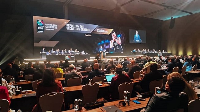 الهمداني يشارك  في اجتماعات الاتحاد الدولي لكرة السلة في البحرين