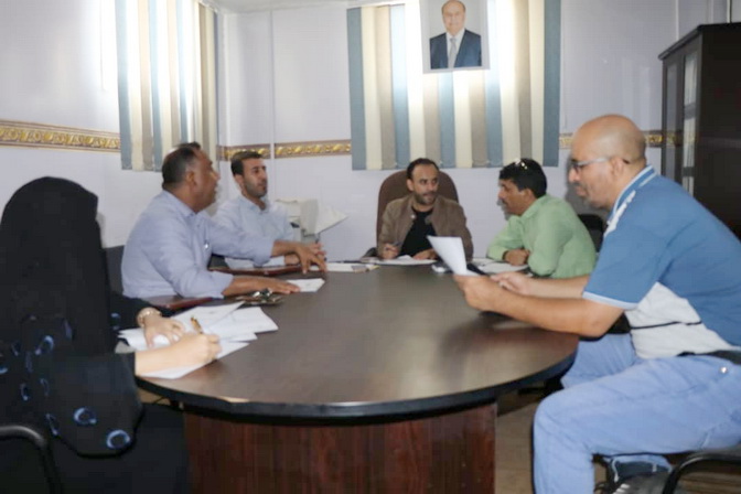 وزارة الشباب والرياضة تناقش دراسة مشروع استكمال المرحلة الاولى لملعب سيئون الاولمبي 