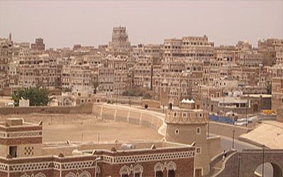 قبيل التوجه الى ذمار .. المشاركون في المخيم الشبابي المتحرك بالساحل يتعرفون على مدينة صنعاء