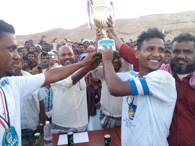 مسجدي والشاذلي يزوران منشاة نادي الصدارة ويبحثان سبل الإرتقاء بالواقع الرياضي والشبابي بمديرية حجر