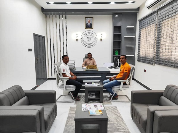 "بن طليب" يطلع على مشاركة الحكمين باصالح والحسني في بطولة غرب اسيا