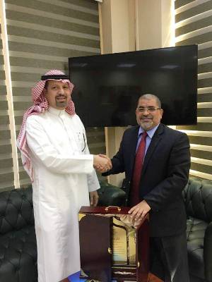 رئيس جامعة حضرموت يبحث مع مركز الملك سلمان للإغاثة والأعمال الإنسانية بالرياض قضايا مبتعثي الجامعة وتطوير المستشفى الجامعي ومركز طب الأسرة والسكن الطلابي