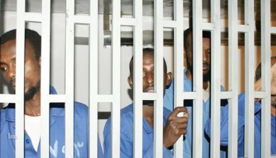 جزائية حضرموت تقضي بالسجن خمسة وعشرين سنة لمدانين بحيازة مخدرات والاتجار بهاو5 سنوات لثالث