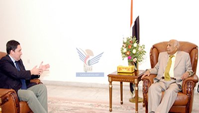 رئيس الوزراء يشيد باهتمام المملكة المتحدة بالشأن اليمني
