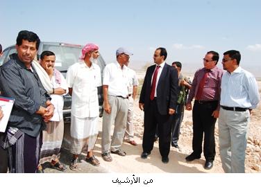 المحافظ الديني يحث على التسريع لإنجاز مشروع الشيخ خليفه السكني بالمكلا
