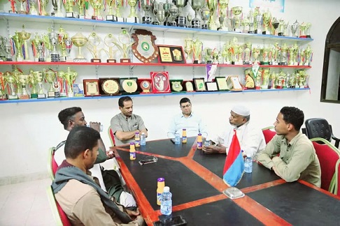 رئيس اتحاد الملاكمة بالوادي يلتقي برئيس نادي سيئون لبحث المشاركة وتفعيل اللعبة