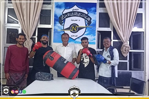 أهلي الغيل يُسلم فريق الملاكمة بالنادي أدوات ومستلزمات جديدة للعبة مقدمة من محب للنادي