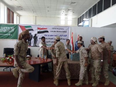 محافظ حضرموت يكرم عدد من الضباط وضباط الصف والأفراد المتميزين من قوات النخبة الحضرمية في أطار الدعم الإماراتي المتواصل للقوات الأمنية بحضرموت