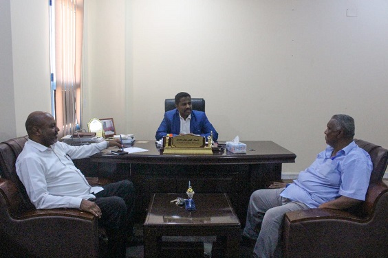 الوكيل باضاوي يناقش مخصصات الأندية وسير نشاط بطولة كأس حضرموت.