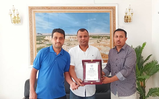 وحدة صنعاء يكرّم الكابتن محمد خراز بدرع الوحدة 