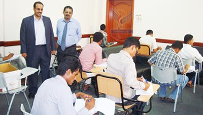 محافظ حضرموت يرأس اجتماعاً للوقوف أمام آخر الاستعدادات لبدء الامتحانات النهائية للتعليم الثانوي والأساسي