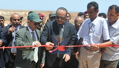 وزير النقل يفتتح محطة الرصد الجوي بمطار أرخبيل سقطرى ويتفقد المرافق والمواقع التابعة للوزارة