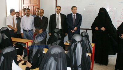 وزير التربية ومحافظ حضرموت يطلعان على الاستعدادات لبدء العام الدراسي بساحل حضرموت