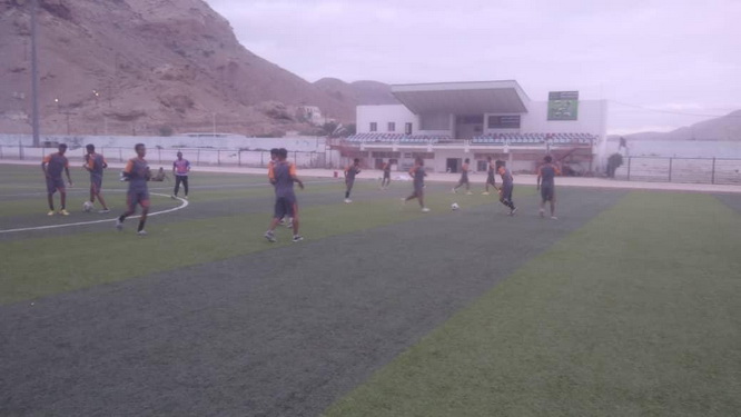 بعثة شباب القطن تصل إلى المكلا .. والفريق يخوض مرانه الأول على ملعب بارادم استعداداً لمواجهة أهلي الغيل