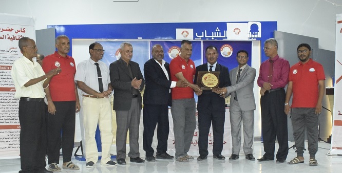 بن طليب يهنئ سيئون بمناسبة فوزه ببطولة كاس حضرموت للمسابقات الثقافية.