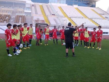 المنتخب الوطني يستعد للقاء قطر في العين الاماراتية