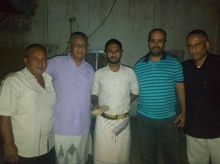 الوزير نايف البكري يقدم واجب العزاء لأسرة الكابتن عصام عبده عمر