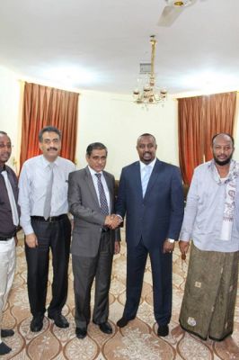محافظ حضرموت يلتقي السفير الصومالي