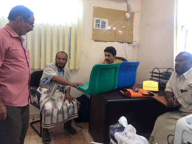  القائم بأعمال وكيل الوزارة لقطاع المشاريع يناقش مع مقاول ملعب الحبيشي ماتبقى من اعمال ..