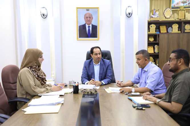 الوزير البكري يلتقي مدير عام مكتب الشباب والرياضة بمحافظة شبوة