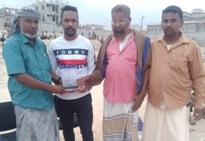 شباب روكب يكرم المدرب  هاني موفق نظير إنجاز بطولة ناشئي ساحل حضرموت