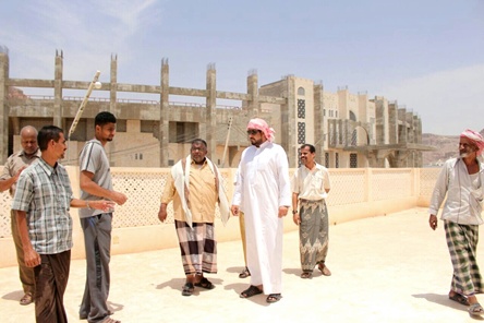مستشار محافظ حضرموت لشؤون الشباب يتفقد استاد سيئون الاولمبي 