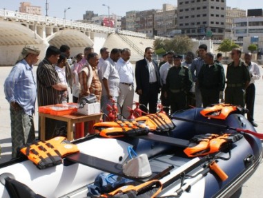 محافظ حضرموت يدشن مشروع وحدة الإنقاذ البحري بمصلحة الدفاع المدني 