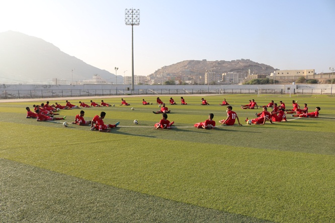 منتخبنا يجري اول حصصه التدريبية في بارادم بالمكلا