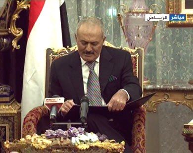 رئيس الجمهورية يوقع على المبادرة الخليجية 