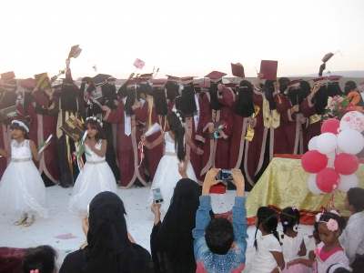 منتدى من أجل الغد التطوعي يكرم خريجات الديس الشرقية في حفل تكريمي بهيج.