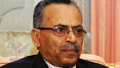 وزير الكهرباء يطلع على مستوى الطاقة الكهربائية بمديرية قلنسية في أرخبيل سقطرى