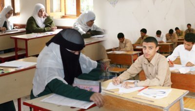 تدشين امتحانات النقل للمرحلتين الأساسية الثانوية للعام الدراسي 2013-2014م