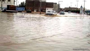 أمطار غزيرة وسيول متدفقة شهدتها مناطق وادي حضرموت والصحراء والدفاع المدني يحذر المواطنين