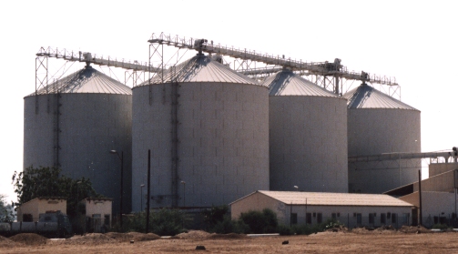 الصناعة اليمنية.. تعثرات تبحث عن طوق نجاة