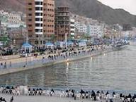 مسئول في البنك الدولي يطلع على مشاريع يمولها البنك في المكلا بحضرموت  