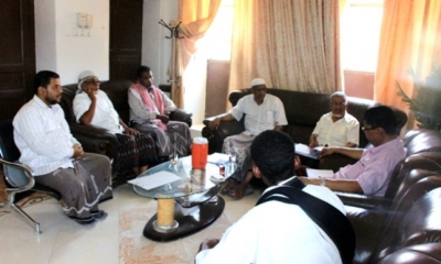 إدارية محلي سيئون تناقش أوضاع الحدائق والأسواق