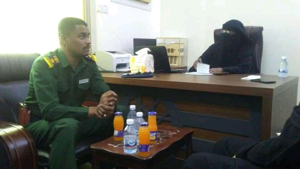 مدير عام سيئون يلتقي منسق مشروع (كن مؤثر) التابع لمؤسسة إنجاز للتنمية ويشيد بالتدخلات في مشاريع دعم التعايش بالمديرية.