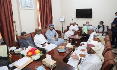 المحافظ البحسني يطلع على الاستعدادات لتنفيذ مشروع سفلتة الطريق الرابط بين العبر إلى خط صافر