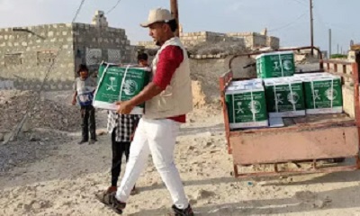 مركز الملك سلمان للإغاثة يدشن مشروع توزيع السلال الغذائية بمحافظة حضرموت
