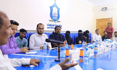 رئيس جامعة سيئون يلتقي الطاقم الإداري العامل بديوان رئاسة الجامعة.