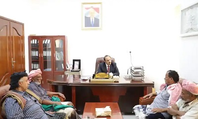 محافظ حضرموت يطلع على احتياجات مواطني بعض مناطق مديريتي غيل باوزير وغيل بن يمين ويؤكد على وحدة الصف