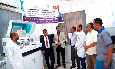 الوكيل العامري يدشن العمل بجهاز الكوباس بالمركز الوطني لمختبرات الصحة العامة المركزية بسيئون